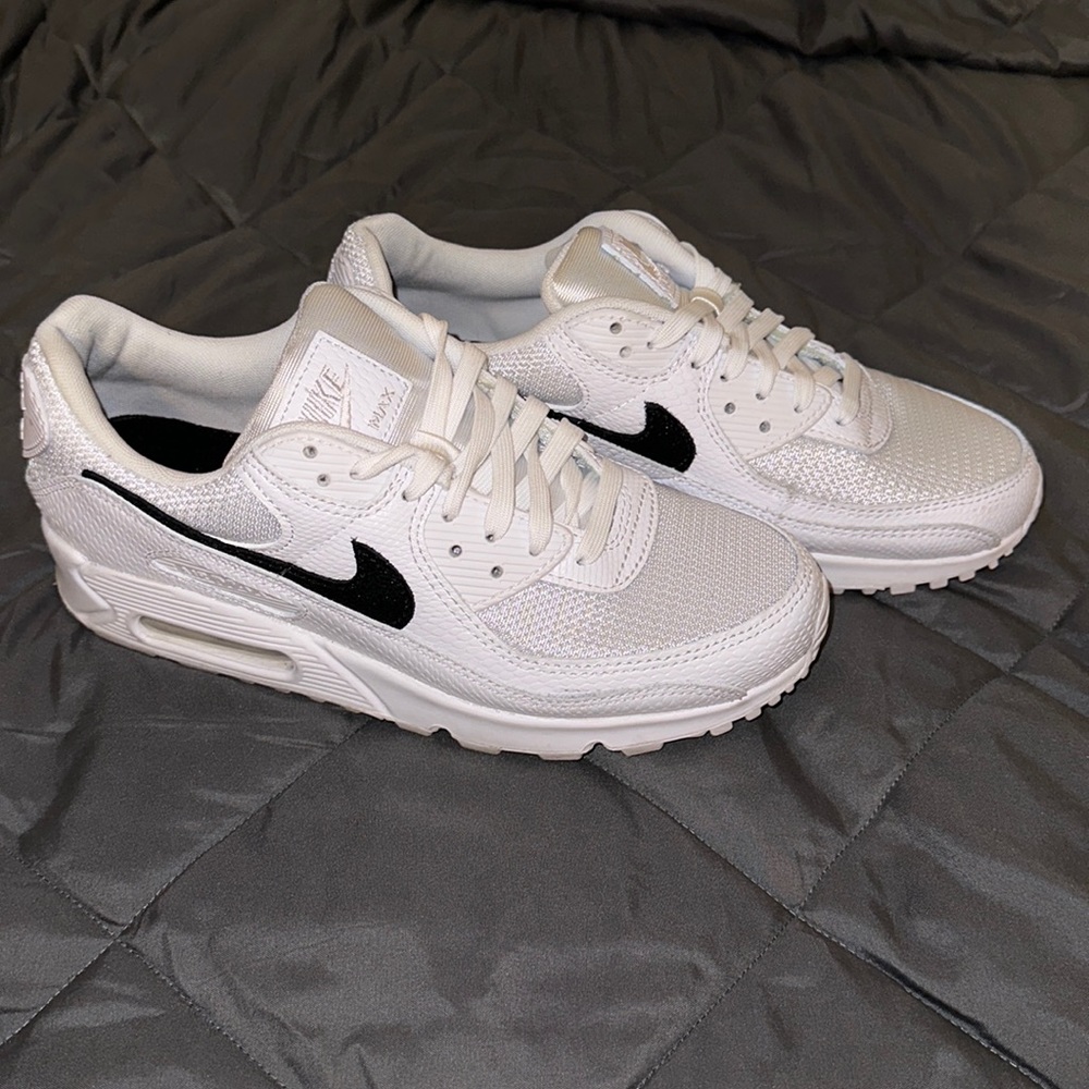Nike Women’s Air Max 90 Snakeskin size 8.5